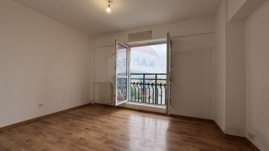 Apartament cu 4 camere de vânzare în zona 13 Septembrie - 16