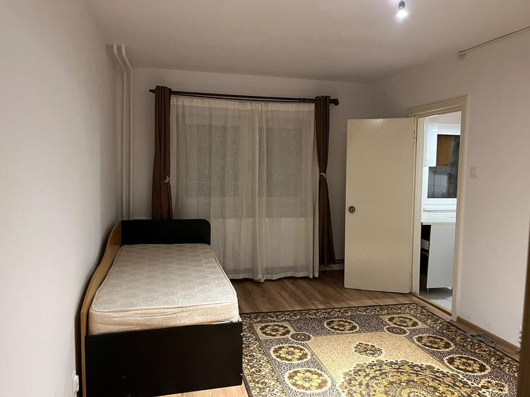 Garsonieră semidecomandată în Lunei