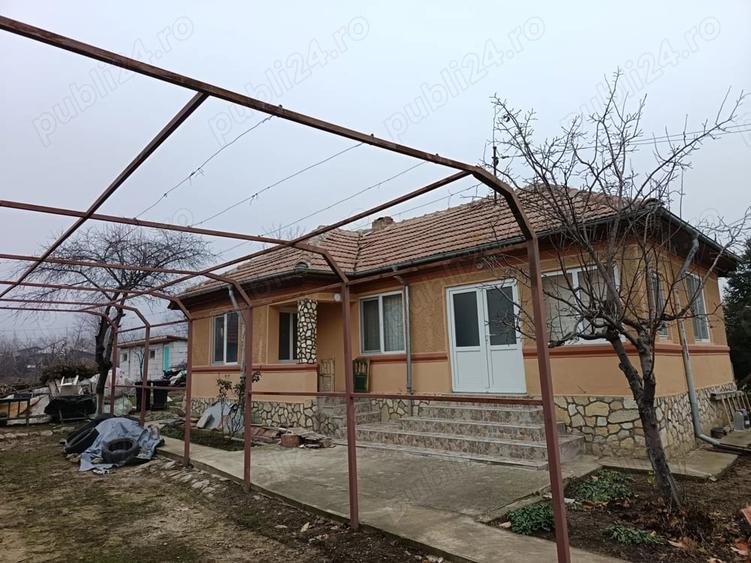 Casă cu 3 camere cu Teren 860 Mp în Pietroasele