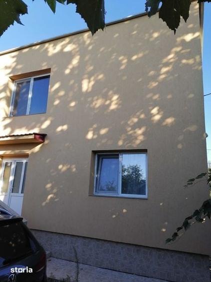 Casă cu 4 camere cu Teren 100 Mp în Buzoești