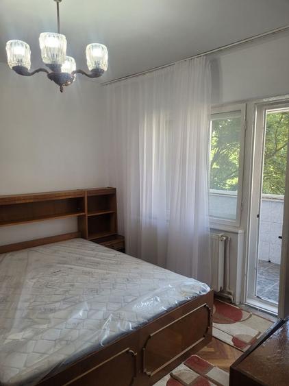 Apartament cu 3 camere decomandat, mobilat în Balada