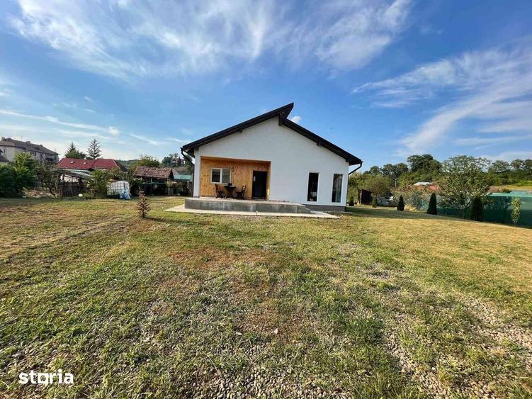 Casă cu 2 camere cu Teren 841 Mp în Ceuaș
