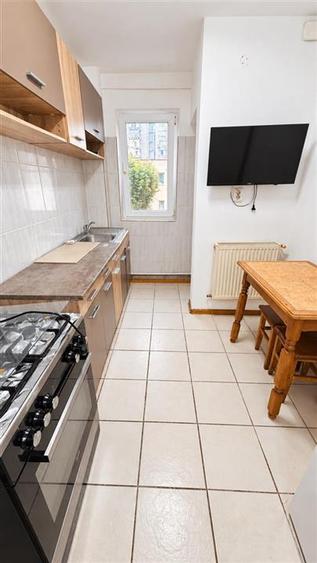 Apartament cu 2 camere semidecomandat, mobilat în Griviței
