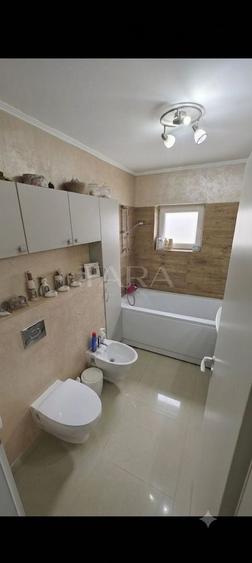 Apartament cu 3 camere decomandat în Europa