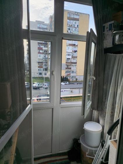 Apartament cu 3 camere semidecomandat în 9 Mai