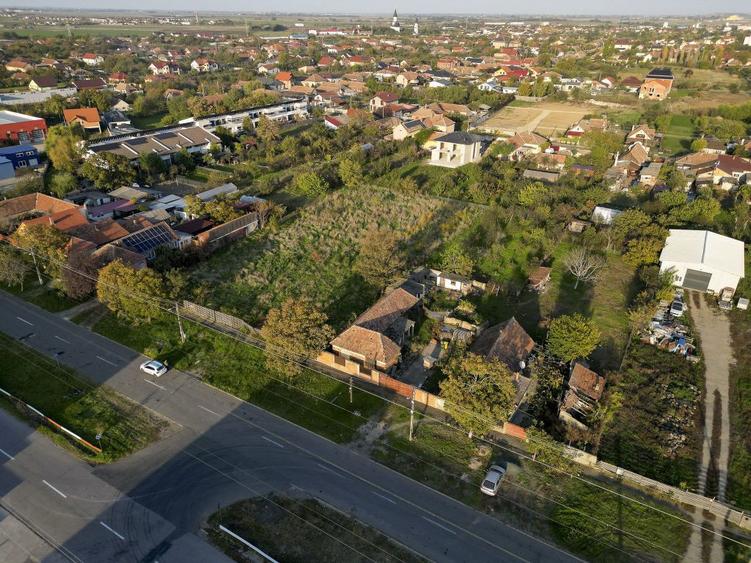 Teren de 3373 mp, în Gai