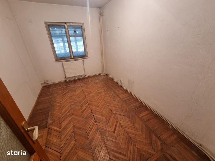 Apartament cu 3 camere decomandat în Ștefan cel Mare