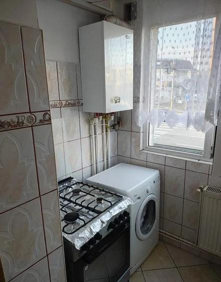 Garsonieră decomandată, mobilată în Podu Roș