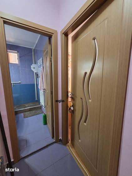 Apartament cu 3 camere semidecomandat în Faleză