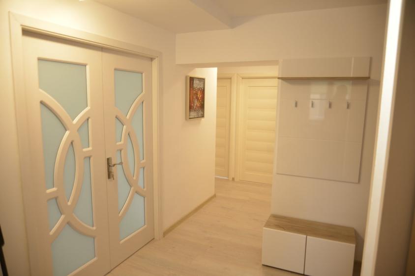 Apartament cu 3 camere decomandat, mobilat în 13 Septembrie