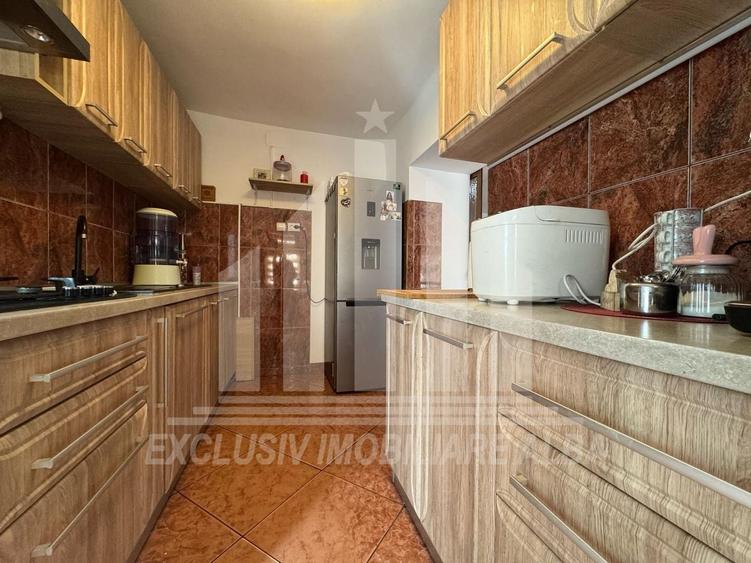 Casă individuală cu 8 camere cu Canalizare în Tolstoi