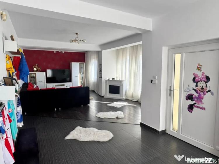 Casă cu 7 camere cu Teren 960 Mp în Central
