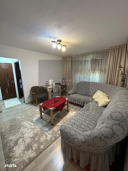 Apartament cu 3 camere semidecomandat în Giurgiului