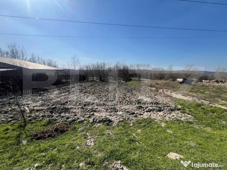 Teren intravilan 351 mp, stradal, zona Izvor - 2