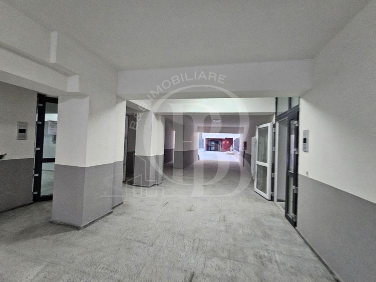 Apartament cu 4 camere decomandat în Titan
