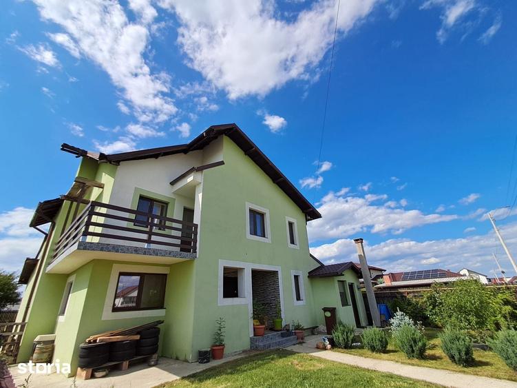Casă cu 5 camere cu Teren 500 Mp în Războieni