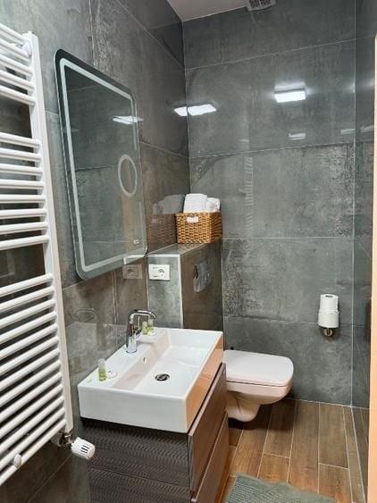 Casă individuală cu 4 camere cu Canalizare în Lipovei