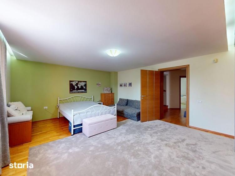 Casă cu 5 camere cu Teren 1104 Mp în Lipovei
