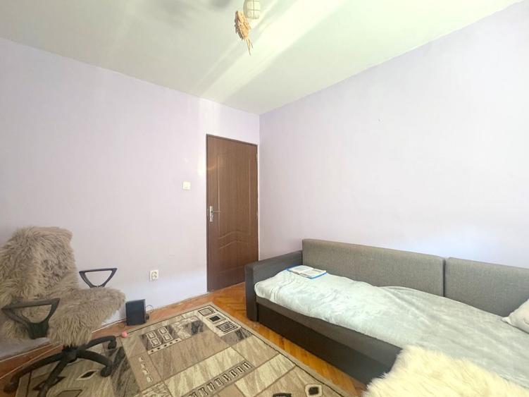 Apartament cu 3 camere semidecomandat, mobilat în Girocului