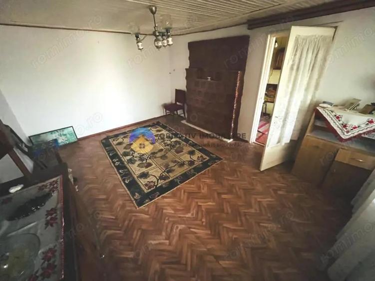 Casă cu 2 camere cu Teren 2040 Mp în Unghi