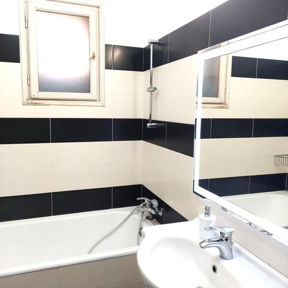 Apartament cu 4 camere circular, mobilat în P-ța Romană