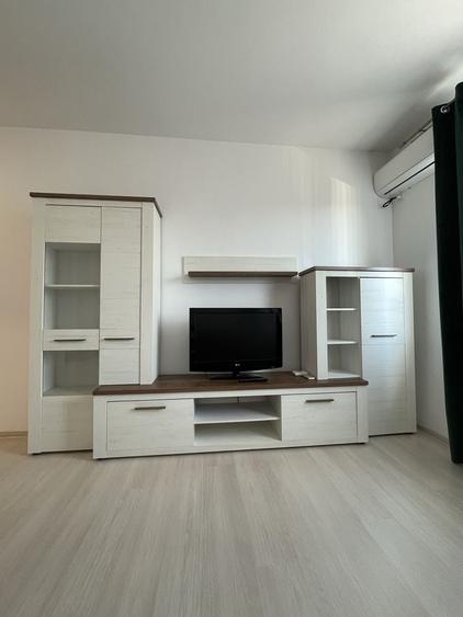 Garsonieră decomandată în Roșu