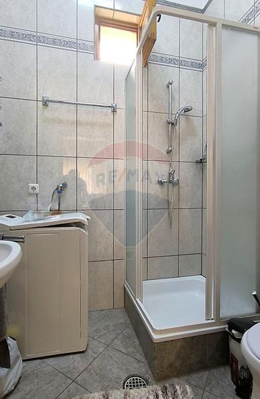 Apartament cu 3 camere semidecomandat în Central