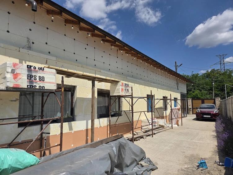 Casă cu 4 camere cu Teren 1000 Mp în Stăncești