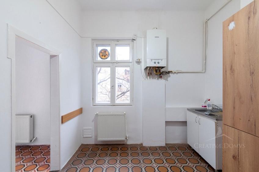 Apartament cu 3 camere semidecomandat în Domenii