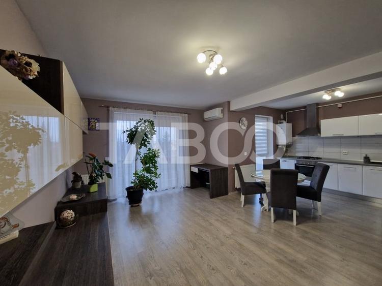 Apartament cu 3 camere decomandat, mobilat în Turnișor
