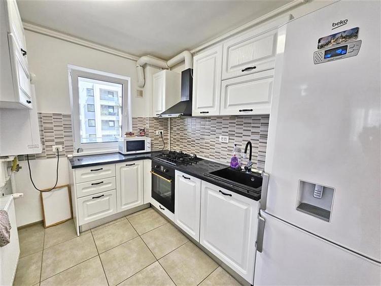 Apartament cu 2 camere decomandat în Tractorul