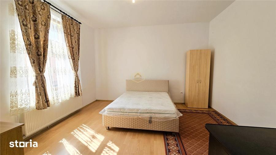 Casă cu 5 camere cu Teren 295 Mp în Central
