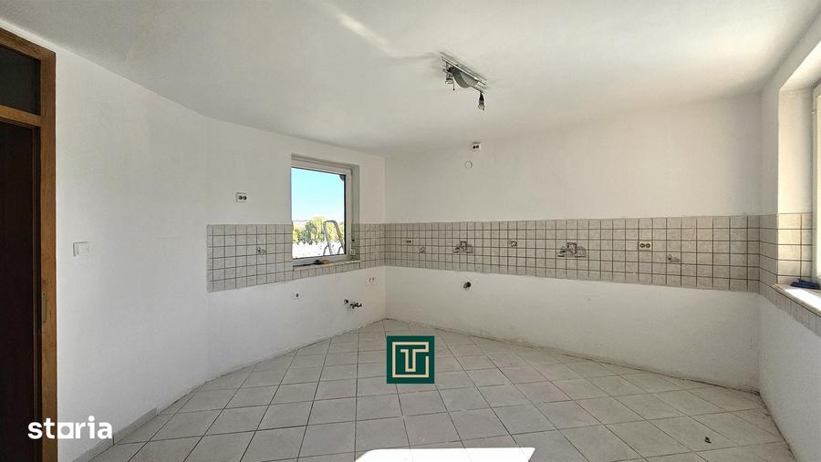Spațiu comercial, de 2,704 mp, în Central