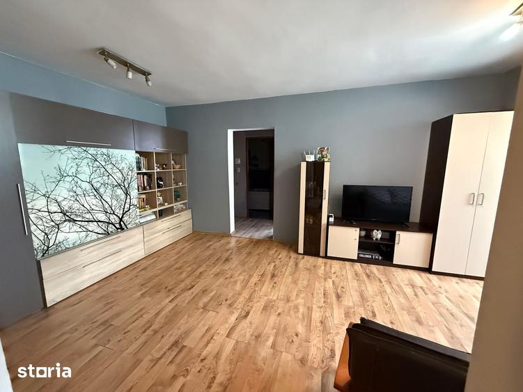 Apartament cu 3 camere în Săsar