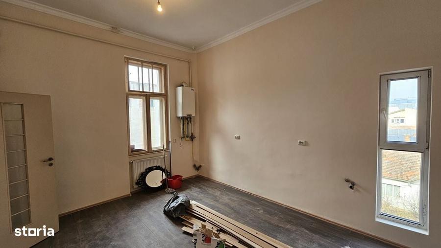 Apartament cu 4 camere în Central