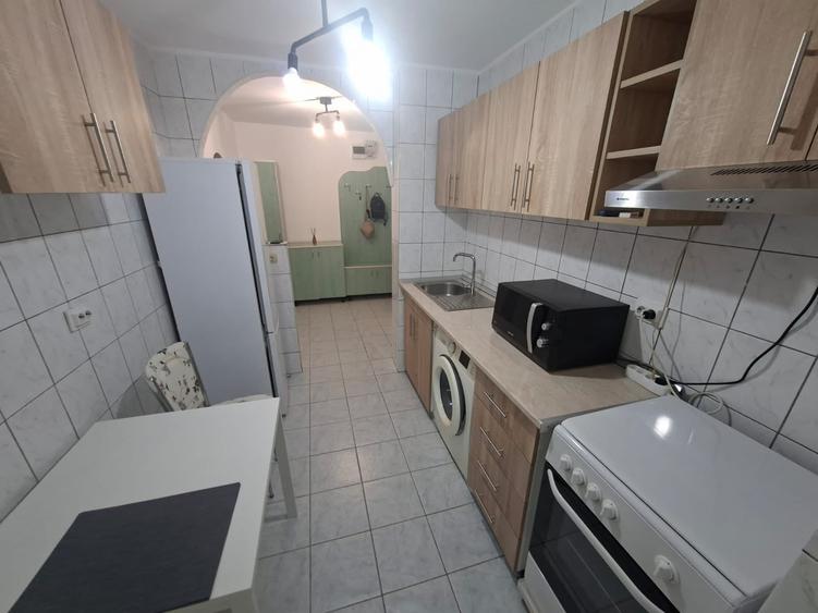 Apartament cu 2 camere decomandat în Podul de Fier