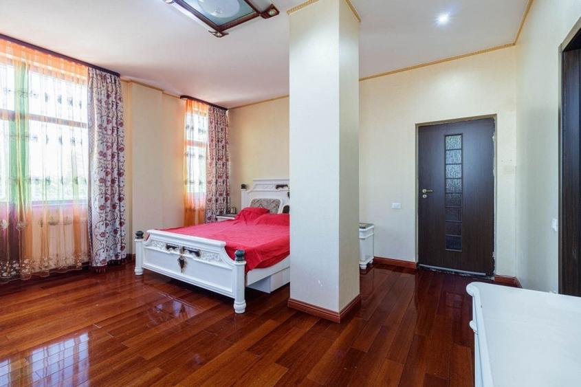 Casă individuală cu 11 camere cu Canalizare în Doamna Ghica