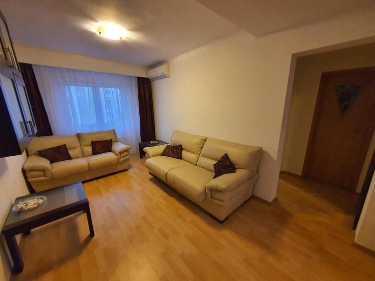 Apartament cu 3 camere semidecomandat, mobilat în Barbu Văcărescu