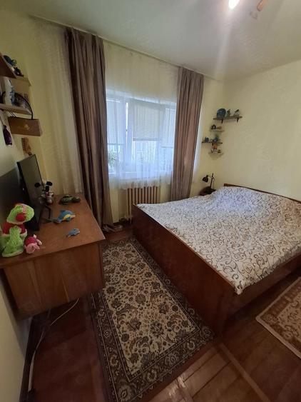 Apartament cu 3 camere decomandat în Govândari