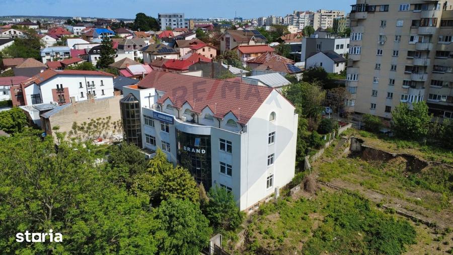 Spațiu comercial, de 1,525 mp, în Central