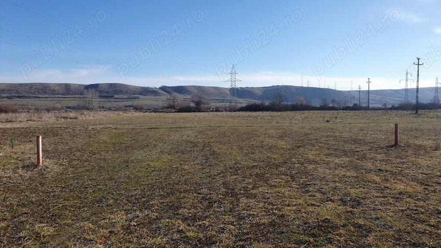 Teren de 2120 mp, în Petrești