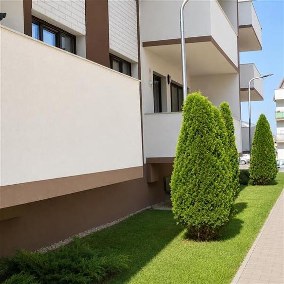 Apartament cu 3 camere decomandat în Tractorul