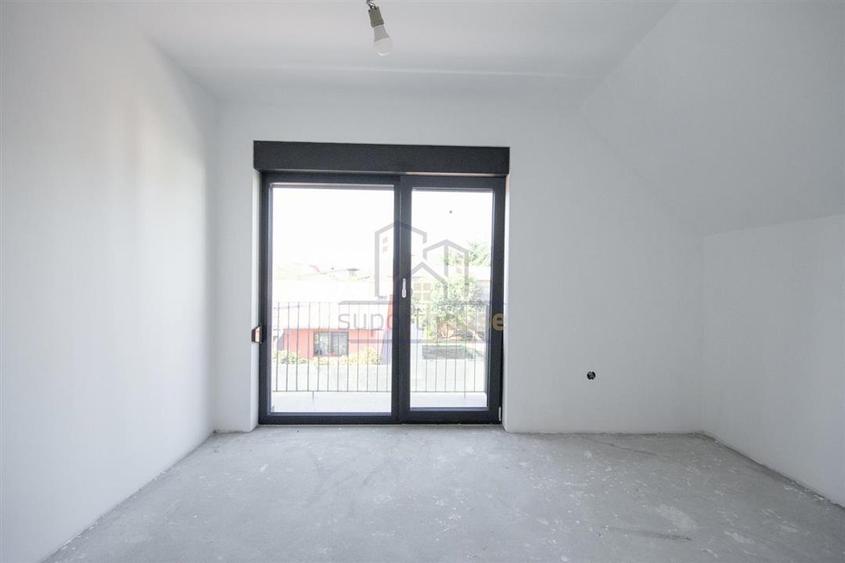 Duplex cu 4 camere cu Teren 250 Mp în Mușcel