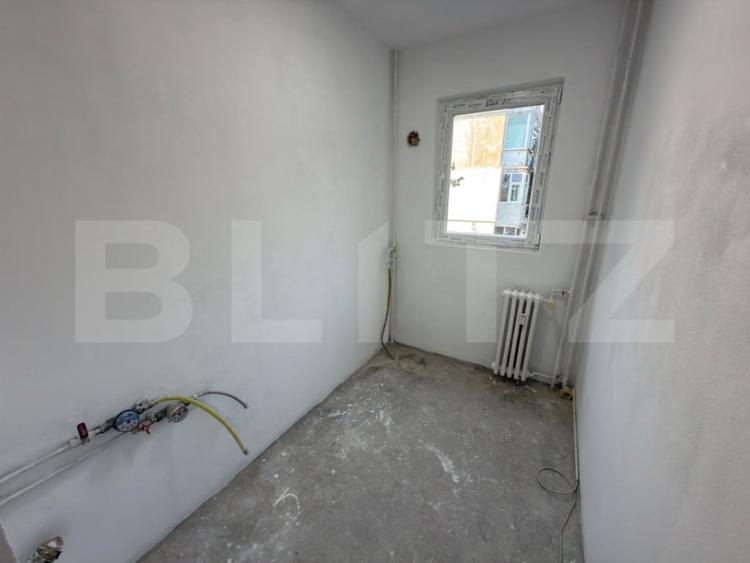 Apartament cu 4 camere semidecomandat în Malu Roșu