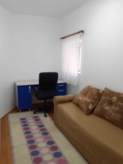 Casă cu 3 camere în Central
