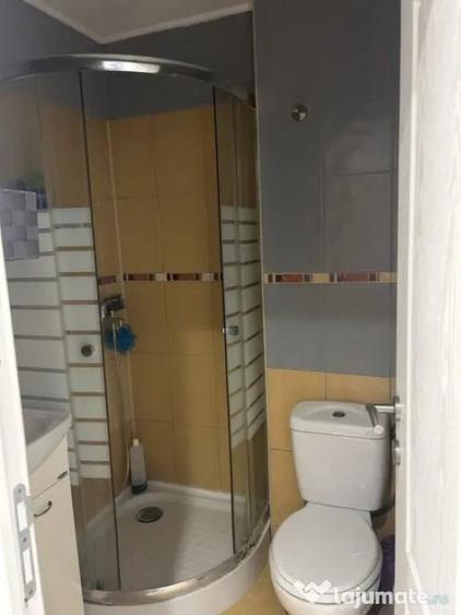 Apartament cu 3 camere decomandat în Astra