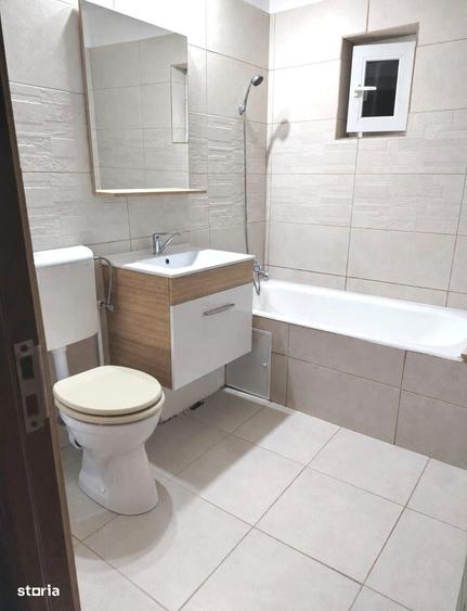 Apartament cu 3 camere decomandat în Craiovița Nouă