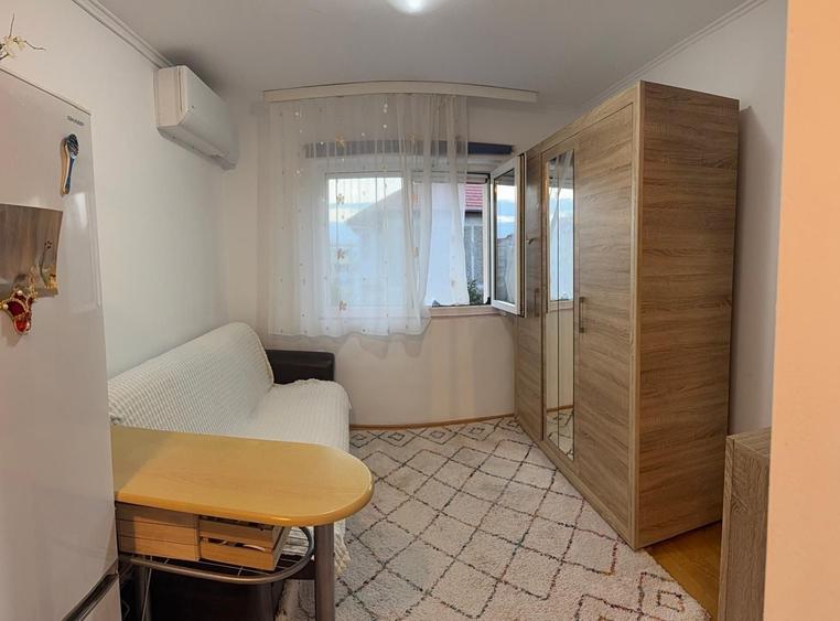 Garsonieră decomandată în Lipovei