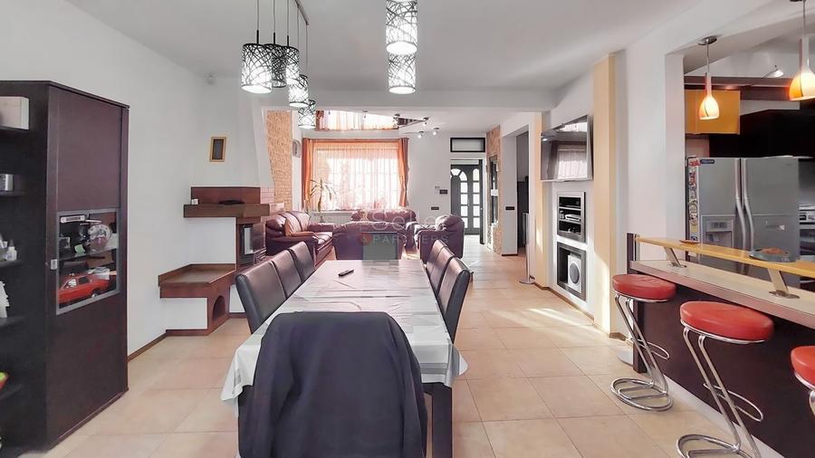 Casă individuală cu 5 camere cu Teren 425 Mp în Florilor