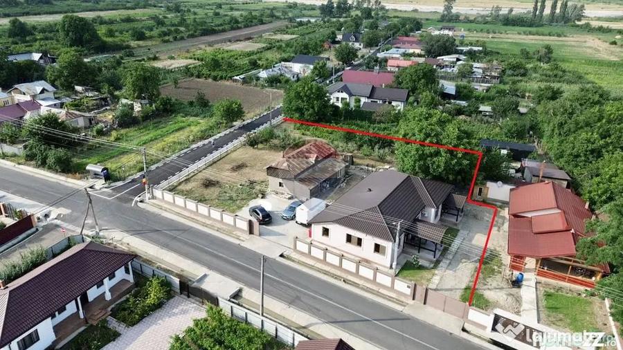 Casă cu 4 camere cu Teren 2500 Mp în Bolotești